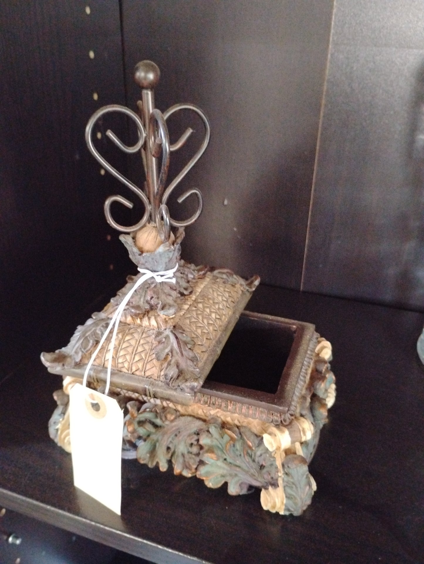 Unusual trinket box