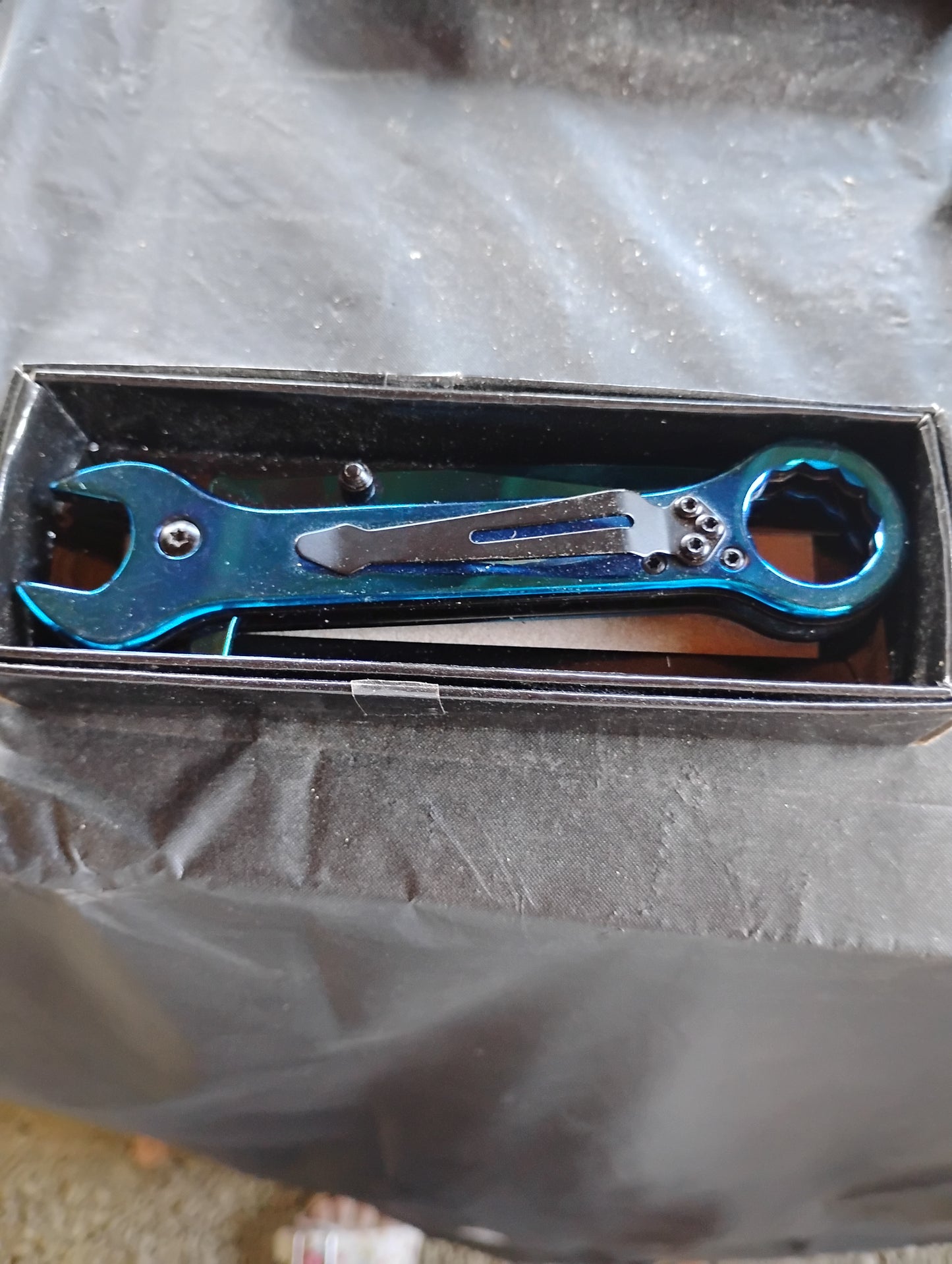 Blue wrench knife