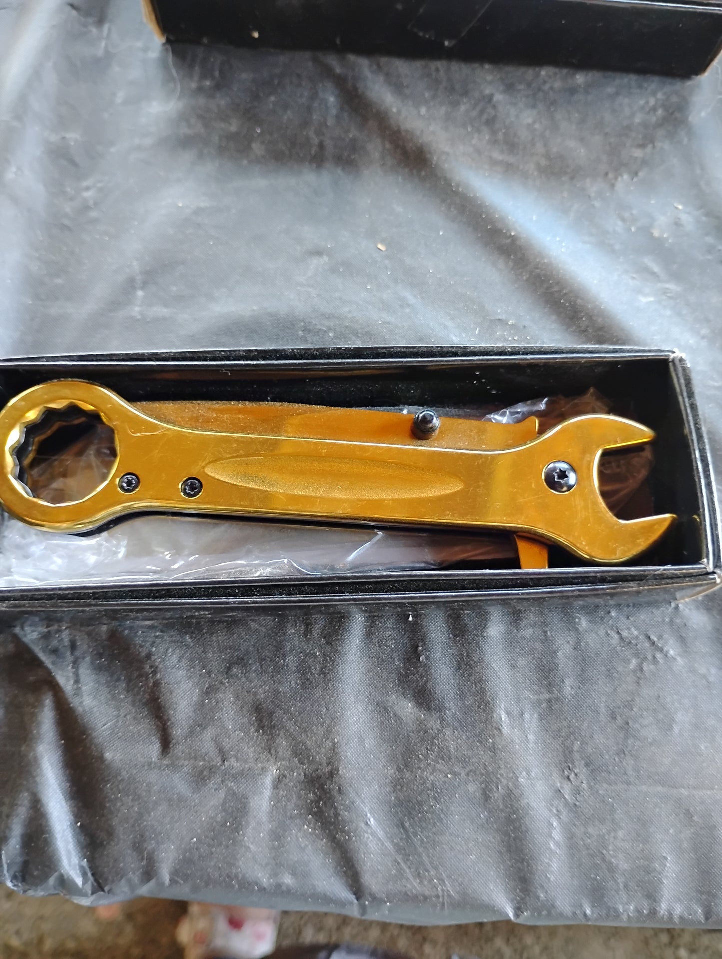 Gold wrench knife
