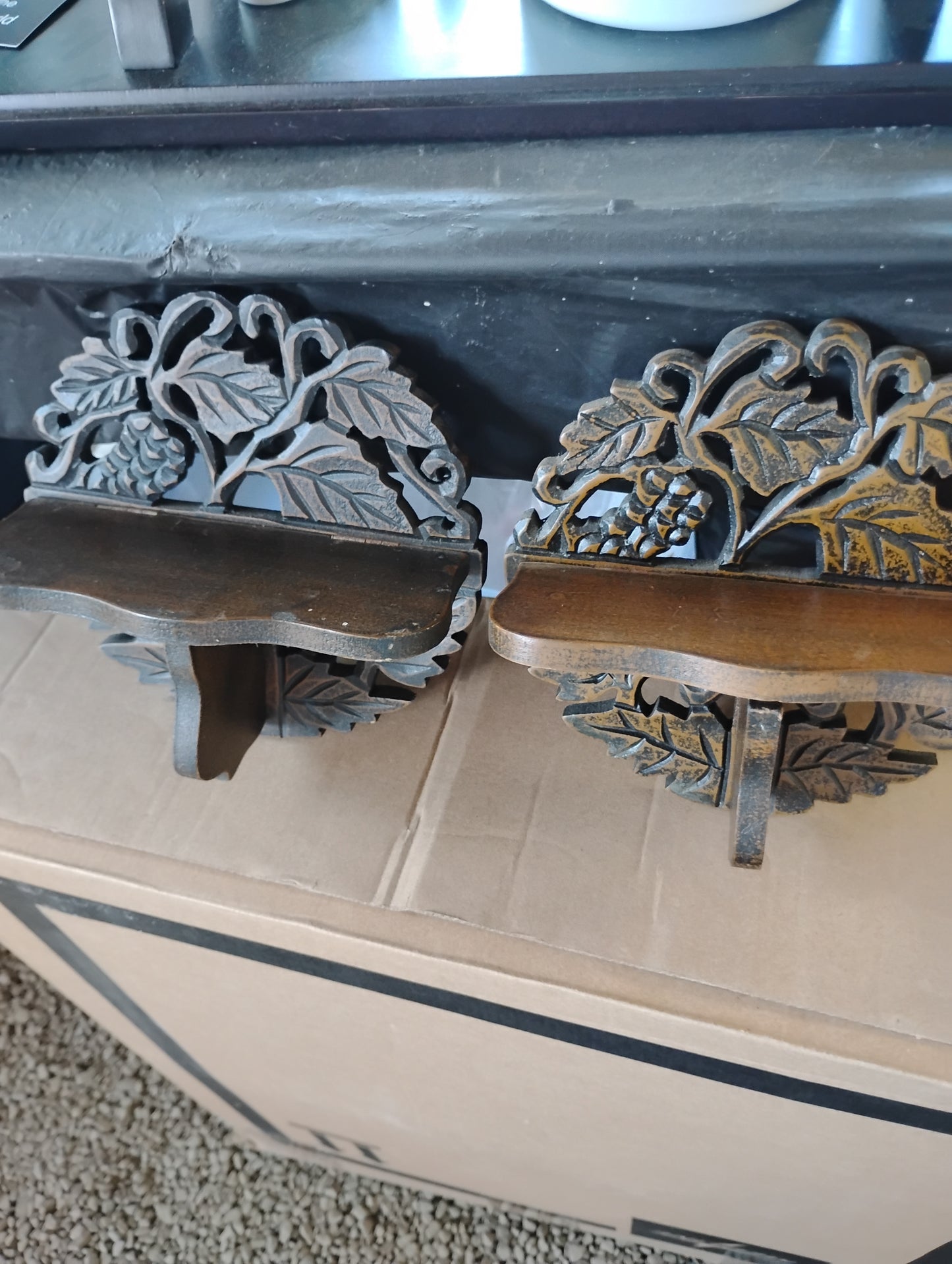 Wall hanging shelves