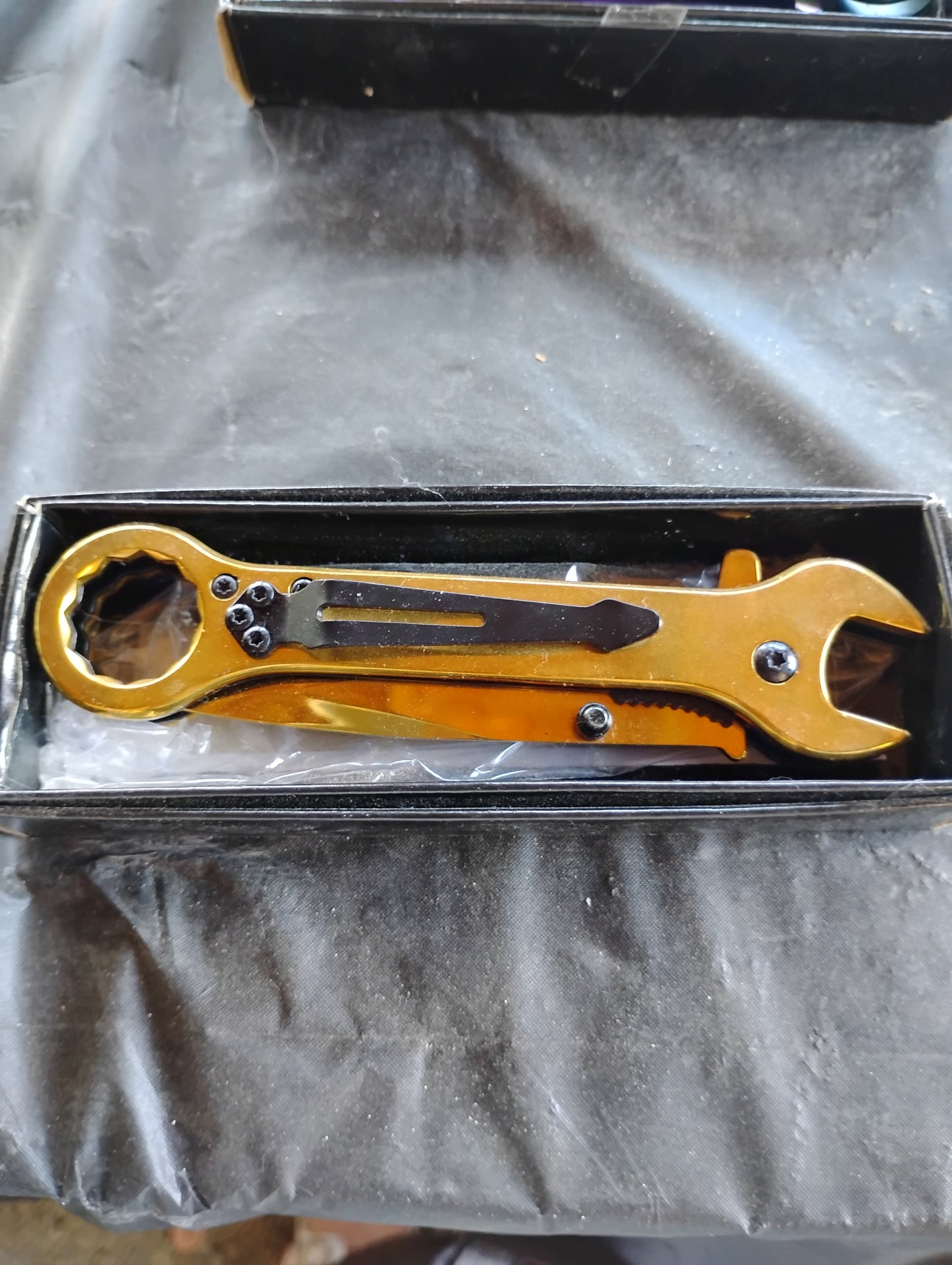 Gold wrench knife