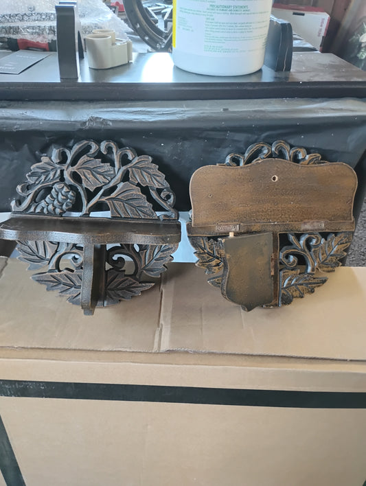 Wall hanging shelves