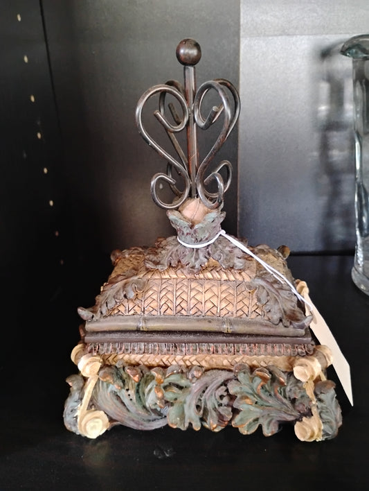 Unusual trinket box
